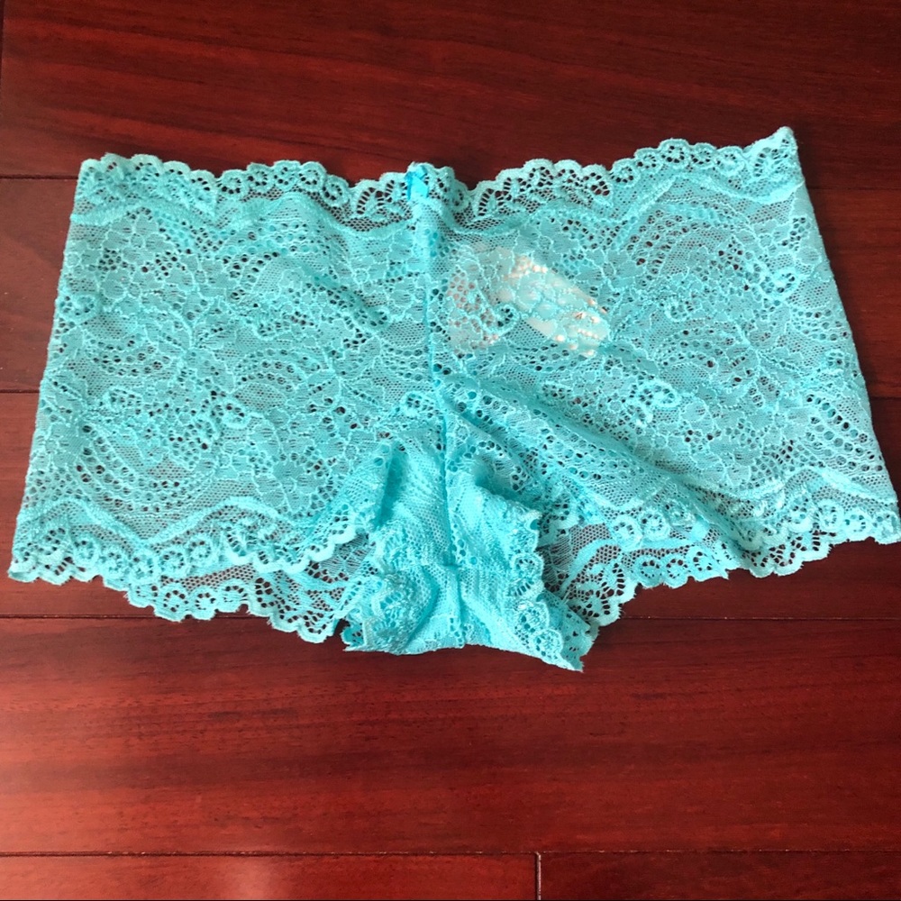 NWT Victoria’s Secret Lacy Boyshort! ❄️